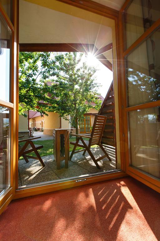 Hôtel Kehida Hertelendy Haz à Kehidakustány Extérieur photo
