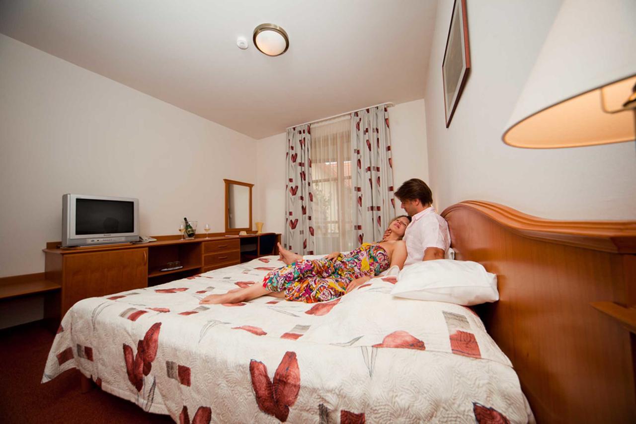 Hôtel Kehida Hertelendy Haz à Kehidakustány Extérieur photo